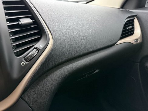 Used 2016 Jeep Cherokee Latitude image 23