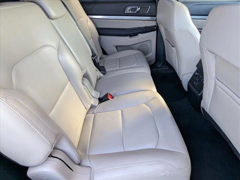 Certified 2018 Ford Explorer XLT w/ Equipment Group 202A image 19