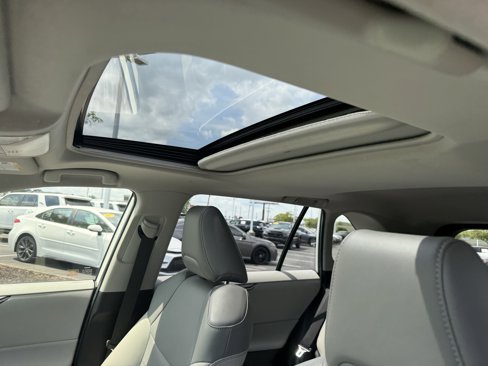 Used 2021 Toyota RAV4 XLE Premium image 18