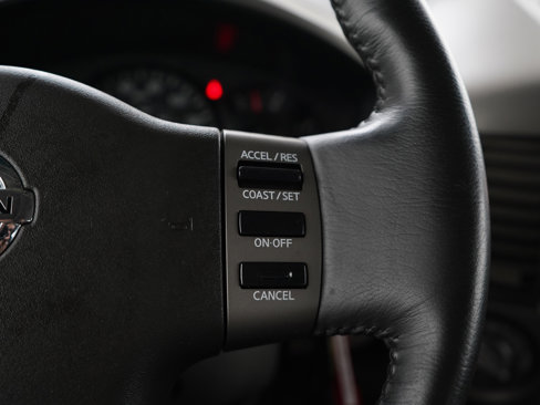 Used 2004 Nissan Titan SE image 25