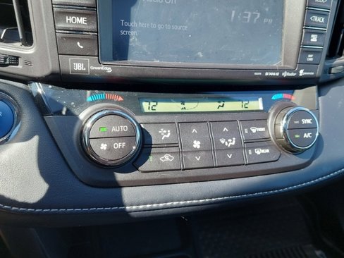 Used 2018 Toyota RAV4 Limited image 38