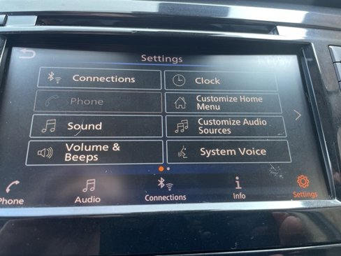Used 2020 Nissan Rogue Sport S image 33