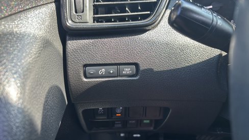 Used 2017 Nissan Rogue SV w/ SV Family Package image 32