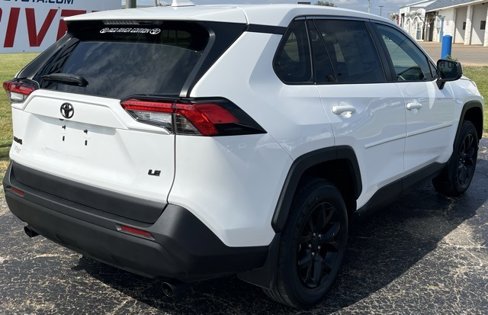 Used 2022 Toyota RAV4 LE image 8
