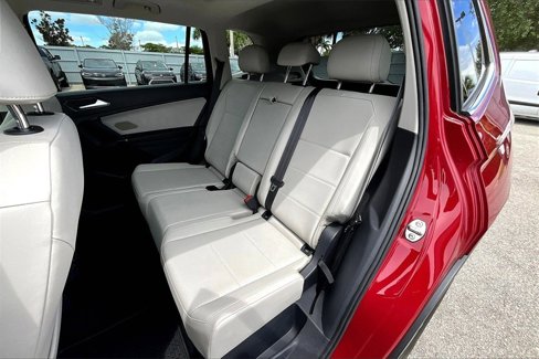 Used 2018 Volkswagen Tiguan SE w/ Panoramic Sunroof Package image 16