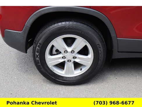 Used 2019 Chevrolet Trax LT w/ Sun & Sound Package image 28