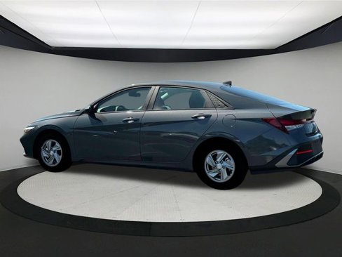 New 2025 Hyundai Elantra SE image 4