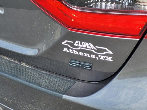Used 2023 Toyota Camry SE image 11