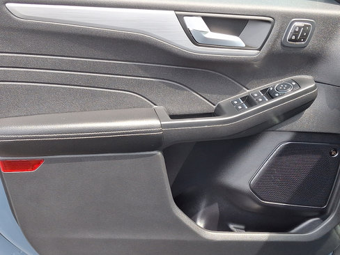 Used 2023 Ford Escape SE w/ PHEV Premium Package image 13