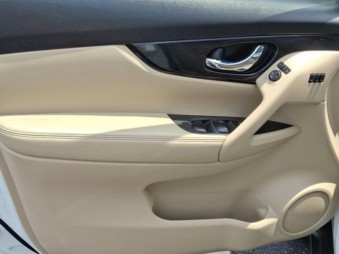 Used 2018 Nissan Rogue SL w/ Premium Package image 12
