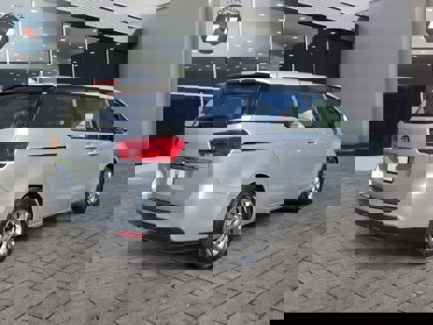 Used 2019 Kia Sedona L image 5
