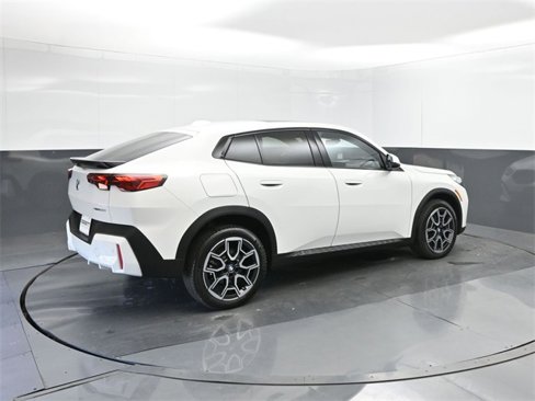 Certified 2025 BMW X2 xDrive28i image 15