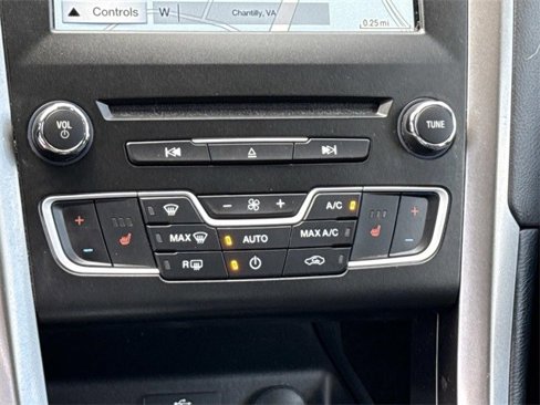 Used 2018 Ford Fusion SE w/ Equipment Group 602A image 22