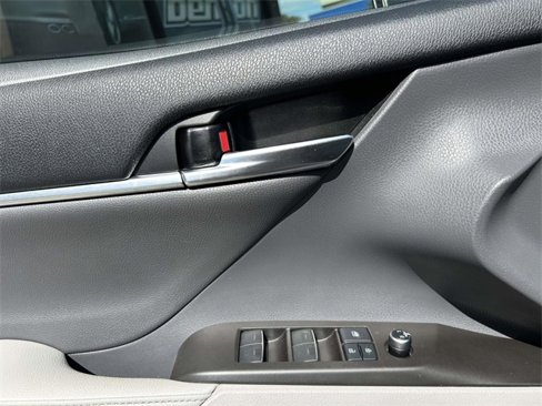 Used 2022 Toyota Camry XLE image 20