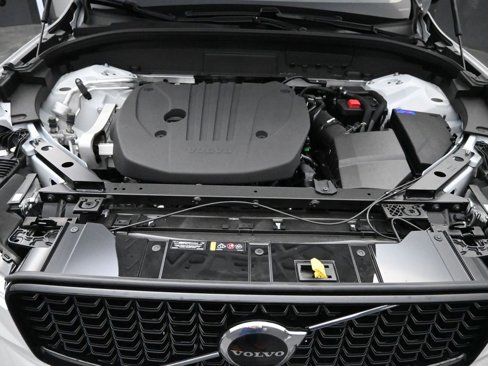 New 2025 Volvo XC60 B5 Core image 40