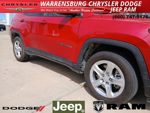 Used 2023 Jeep Compass Latitude image 30