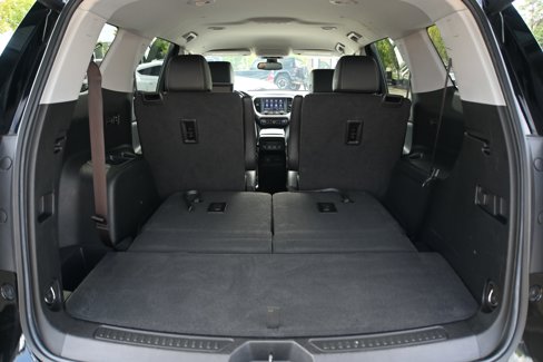 Used 2023 GMC Acadia SLT w/ Preferred Package image 17