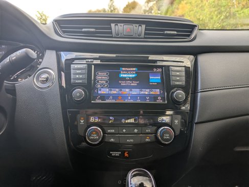 Used 2019 Nissan Rogue SV w/ Sun & Sound Touring Package image 14