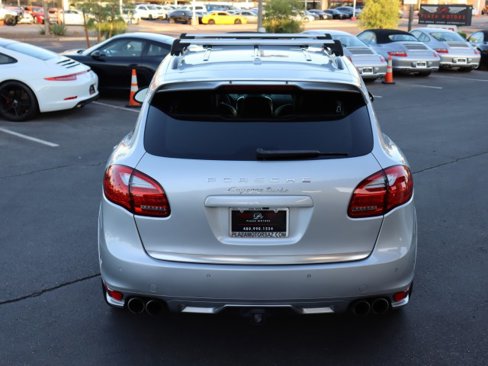 Used 2013 Porsche Cayenne Turbo image 15