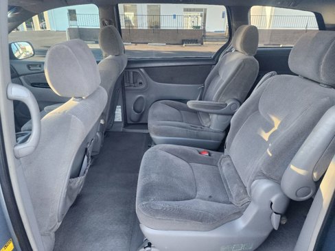 Used 2004 Toyota Sienna LE image 9