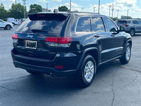 Used 2020 Jeep Grand Cherokee Laredo image 3