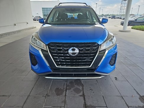 Used 2024 Nissan Kicks SV image 2