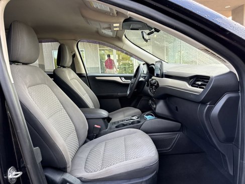 Used 2020 Ford Escape SE image 19