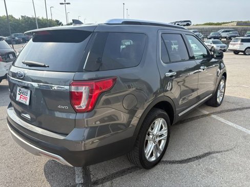 Used 2017 Ford Explorer Limited image 6