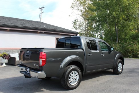 Used 2015 Nissan Frontier SV image 4