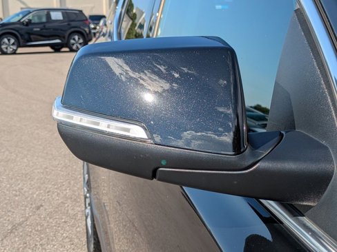 Used 2023 GMC Acadia SLT image 10