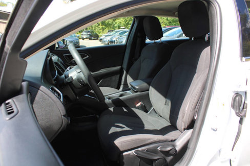 Used 2015 Chrysler 200 Limited image 24