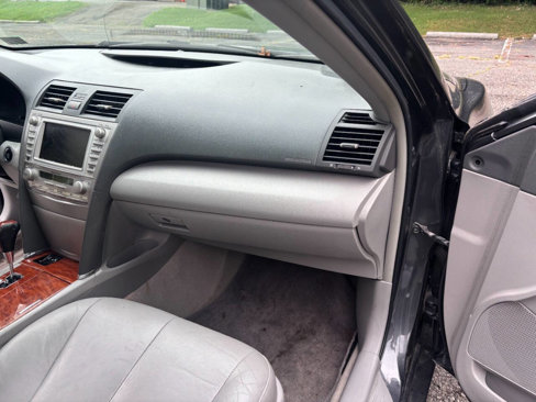 Used 2011 Toyota Camry XLE image 27