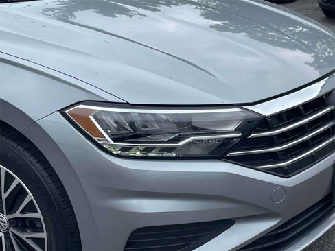 Used 2021 Volkswagen Jetta SE w/ SE Cold Weather Package image 10
