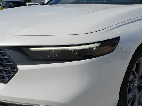 Used 2023 Honda Accord EX image 10