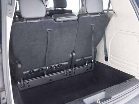Used 2016 Chrysler Town & Country Touring image 42