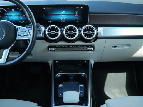Certified 2021 Mercedes-Benz GLB 250 4MATIC w/ Premium Package image 28