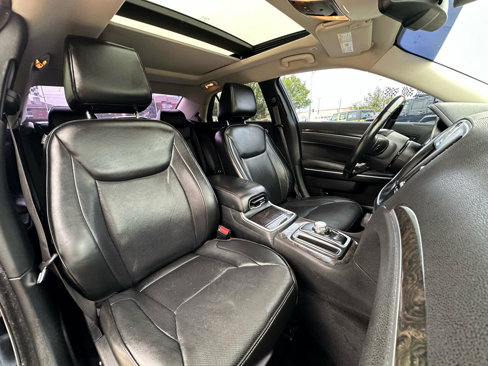 Used 2018 Chrysler 300 Limited image 12