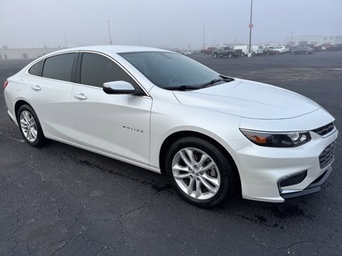 Used 2017 Chevrolet Malibu LT image 3