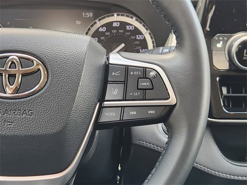 Used 2022 Toyota Highlander XLE image 29