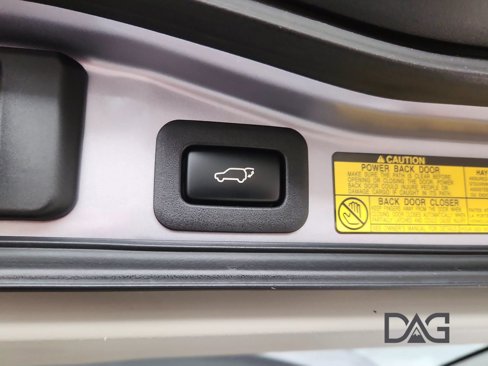 Used 2011 Lexus LX 570 4WD w/ Luxury Pkg image 22