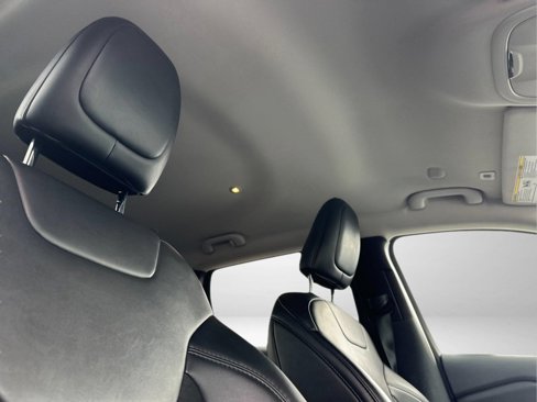 Used 2019 Jeep Cherokee Latitude Plus image 17