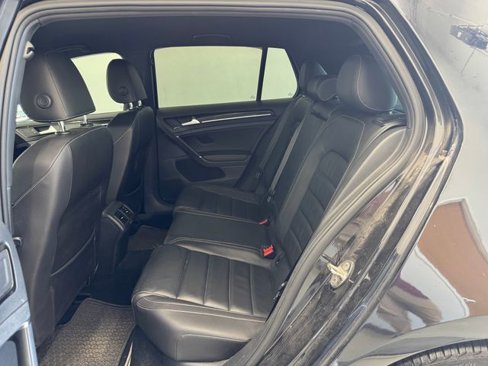 Used 2017 Volkswagen Golf R 4-Door image 18