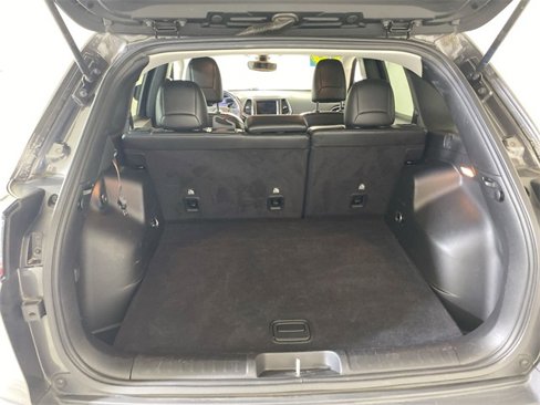 Used 2019 Jeep Cherokee Trailhawk w/ Cold Weather Group image 30