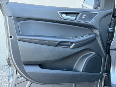 Used 2022 Ford Edge SE image 12