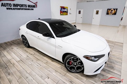 Used 2022 Alfa Romeo Giulia Veloce image 37