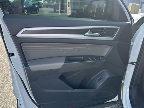 Used 2023 Volkswagen Atlas SE image 14
