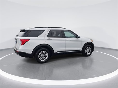 Used 2020 Ford Explorer XLT w/ Equipment Group 202A image 8