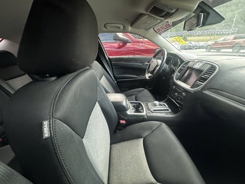 Used 2019 Chrysler 300 Touring w/ Sport Appearance Package image 25