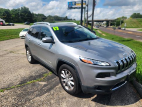 Used 2017 Jeep Cherokee Limited image 3