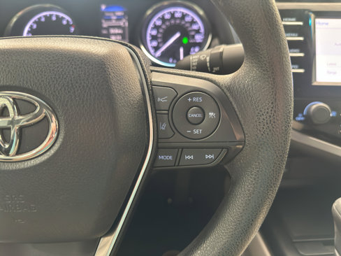 Used 2018 Toyota Camry LE image 20